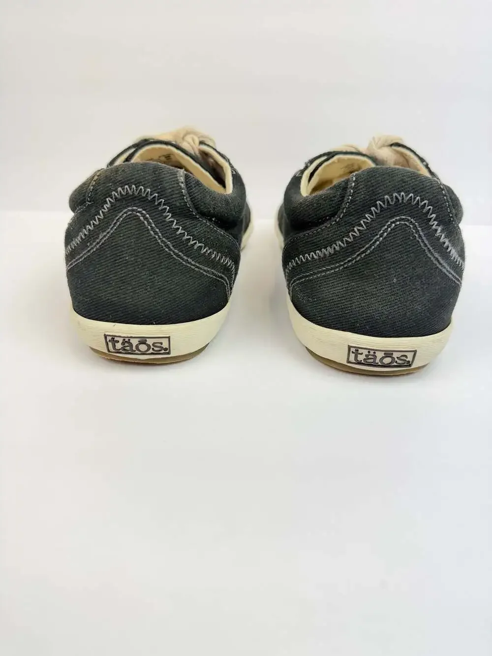 Taos Star Burst Women's Canvas Lace-Up Sneakers in Black Sz 10